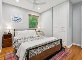 Waterfront Pool Dock & Sleeps 12