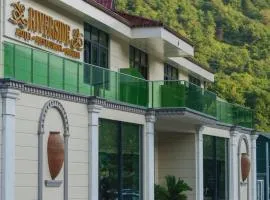 Riverside Hotel & Restaurant