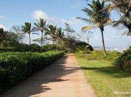 Kaha Lani - 5BR Oceanfront - Sleeps 14, Hotel in Lihue