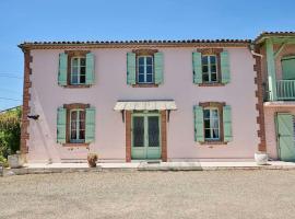 Gîte ferme équestre avec piscine, Hotel in Castex