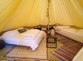 Tipi coloré à la Ferme à la plage