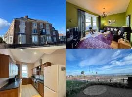 The Beach Front Apartment, Amazing Frontline Sea Views
