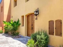 Beautiful Home, in front of the community pool By Casago