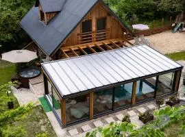 Polana Słowikowa 5 star -domek w górach z całorocznym, podgrzewanym, zadaszonym basenem i z jacuzzi, sauna, basen, plaża, 30 arowy ogród z lasem