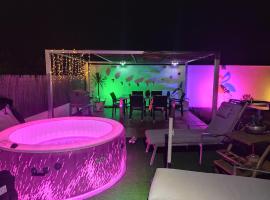 ÁTICO RILQUE, Apartamentos Independientes con Jacuzzi Privado y Terraza en Ronda، فندق في روندا