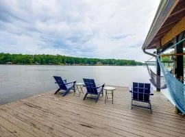 Luxe Lake Sinclair Living: Private Dock & Beach!