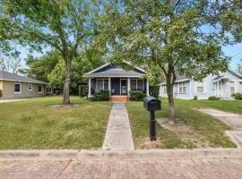 Charming Lakeland Bungalow Close to Downtown