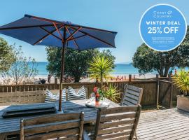Onetangi Waterfront Bach - Coast & Country, hotel a Onetangi