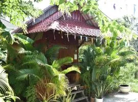 Savet Family Homestay & Tour
