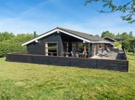 Beautiful Home In Juelsminde With Sauna