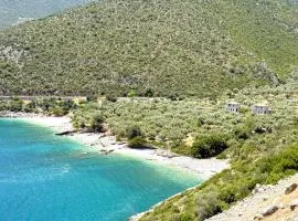 Stunning Home In Astros Arkadias With Wifi