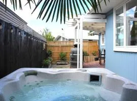 Havelock North home - spa pool, wood-burner fire, comfy beds