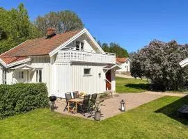 Awesome Home In Hamburgsund With Wifi