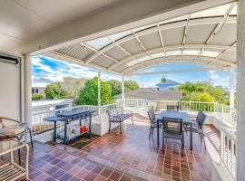 2 bedroom unit with large balcony and Bbq Bargara