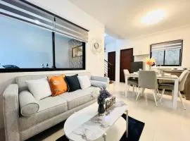 Sta Monica Estate Tisa 3BR House for 10 with Parking