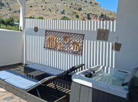 Stergios Suite with Private Jacuzzi โรงแรมในโคลิมเบีย