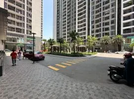 Modern Cozy Apartment for Business Travelers in Vinhomes Green Bay Hanoi
