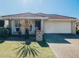Peaceful North Lakes Haven – A Touch of Zen