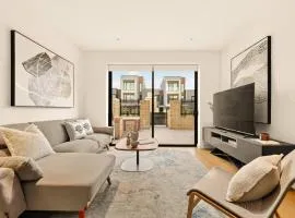 Bright 2-Level 3BR Home in Box Hill