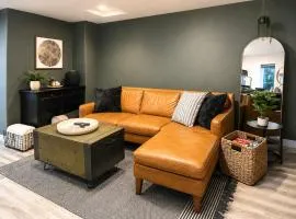 Luxury Cozy Studio Fireplace & Plush Bedding