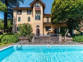 Villa Santa Chiara Lesa - appartamento vista lago con piscina