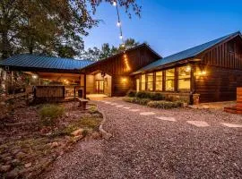 4BR Riverfront Cabin on Mountain Fork River with Hot Tub, Game Room & Kayaks Near Broken Bow, Oklahoma