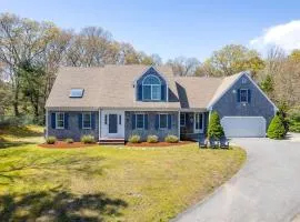 Scenic Lakefront Retreat with Hot Tub near Cape Cod Beaches in Barnstable, Massachusetts
