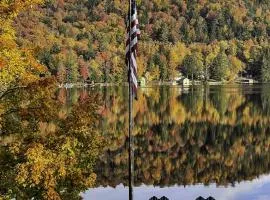 Romantic Cabin with Private Balcony & Lake Views in Eagle Bay, New York
