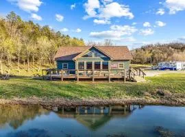 Riverfront Luxury Cabin Retreat with Breathtaking Views on the Banks of the Arkansas White River