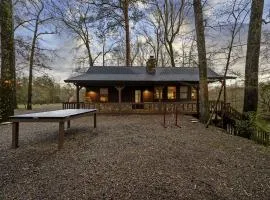 Mountain Fork River Retreat with Hot Tub & Game Room Near Broken Bow, Oklahoma