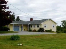 Scenic Coastal Cottage with Ocean Views Near Acadia National Park in Lamoine, Maine