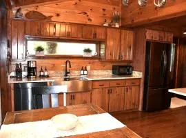 Mountain Fork River Retreat with Riverfront Views Near Broken Bow, Oklahoma