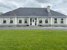 Albert Lock Bungalow 5 minute drive from Carrick, hotel a Carrick on Shannon