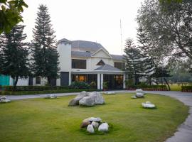Naturoville Wellness Resort Rishikesh - Surrounded by Nature, Rooted in Wellness, hotel u gradu 'Doiwāla'