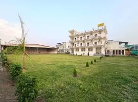 Hotel YesWell - Best Hotel Near Jolly Grant Airport