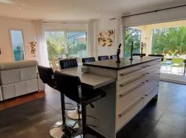 VILLA LA MAZAL, Bord de Mer, Piscine, Double Baignoire Balneo, Climatisation