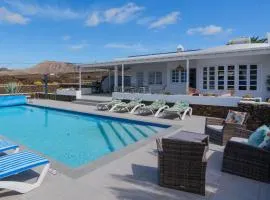 Villa Las Palmitas - Sea Views - Private Pool - Hot Tub - Table Tennis