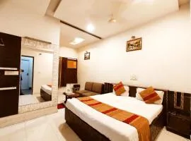 THE SURYA PRIME - Vintage Rooms Near Clock Tower, Chaura Bazar, AC Market & Railway Station - Corporate, Families & Couples Favorite