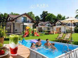 RABA RESORT - Domki i Apartamenty pod Krakowem: Gdów şehrinde bir otel