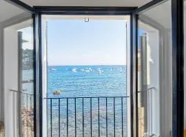 Exclusive front line apartment