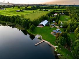 Šilainė Glamping & SPA, Padel court, hotel u gradu 'Oszkinie'