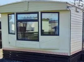 Cabin Sleeps 4 with Parking