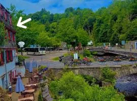 Historisches Fachwerk Haus am Fluss
