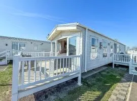 Beautiful Caravan With Decking & Wifi At St Osyth Beach Holiday Park Ref 28077Dw