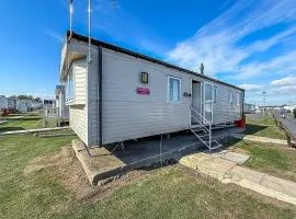 Lovely 6 Berth Caravan At St Osyth Beach Holiday Park In Essex Ref 28035Fi