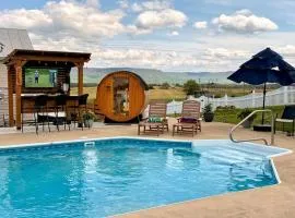 Private Pool HotTub Sauna Wineries Hikes