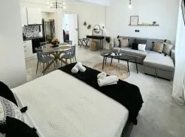 VRACHOS HOUSE "In the heart of Skopelos Town"