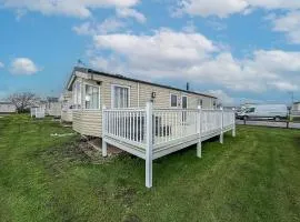 Homely 6 Berth Caravan In Essex At St Osyth Beach Holiday Park Ref 28025Td