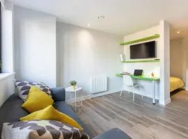 Boutique Exeter Apartment with Parking