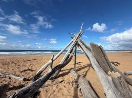 Beaches, Bays & BBQ Days - Your home base in Burradise
